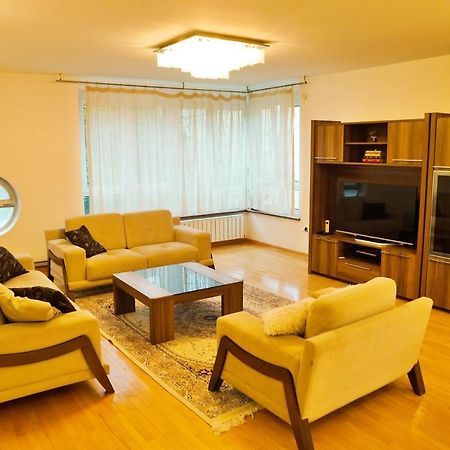 City Center Grand Apartment - Three-Bedroom, Free Parking Saraybosna Dış mekan fotoğraf