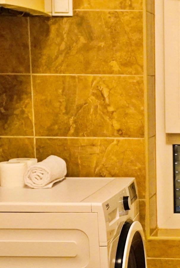 City Center Grand Apartment - Three-Bedroom, Free Parking Saraybosna Dış mekan fotoğraf