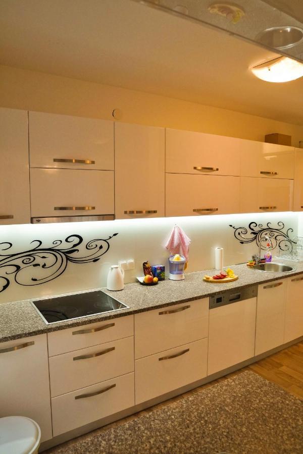 City Center Grand Apartment - Three-Bedroom, Free Parking Saraybosna Dış mekan fotoğraf