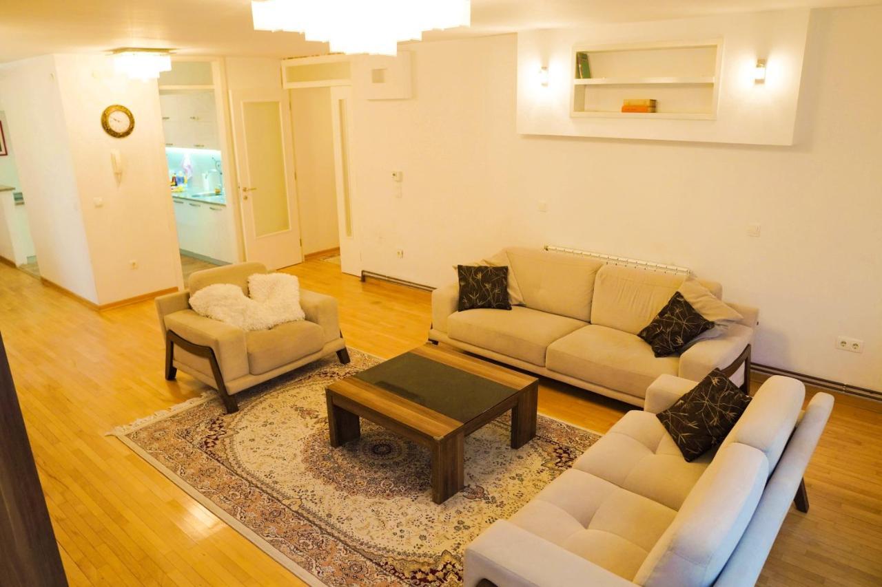 City Center Grand Apartment - Three-Bedroom, Free Parking Saraybosna Dış mekan fotoğraf