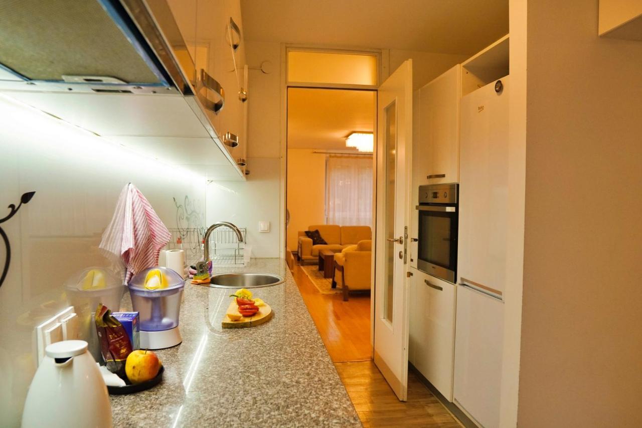 City Center Grand Apartment - Three-Bedroom, Free Parking Saraybosna Dış mekan fotoğraf