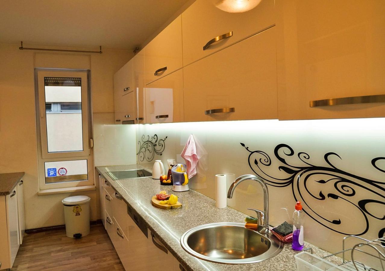 City Center Grand Apartment - Three-Bedroom, Free Parking Saraybosna Dış mekan fotoğraf